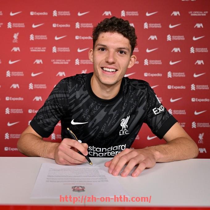 华体会hth登录入口-英超球员的工资水平与合同条款详尽分析