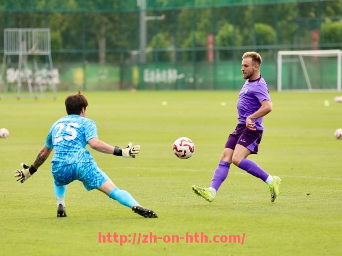 华体会hth登录入口-篮球比赛中“球员间眼神交流”是否对复杂战术执行有直接关系